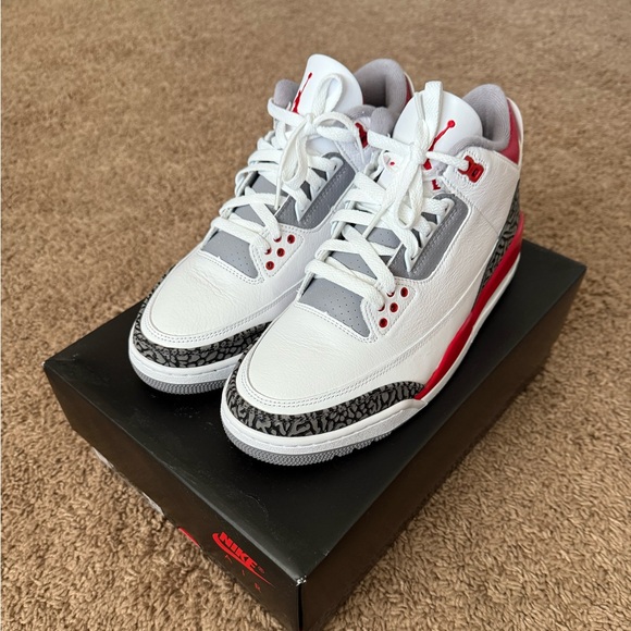 Air Jordan Fire Red 3 - Picture 3 of 6